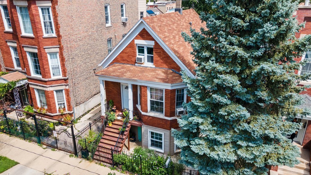 2711 S Hamlin Avenue