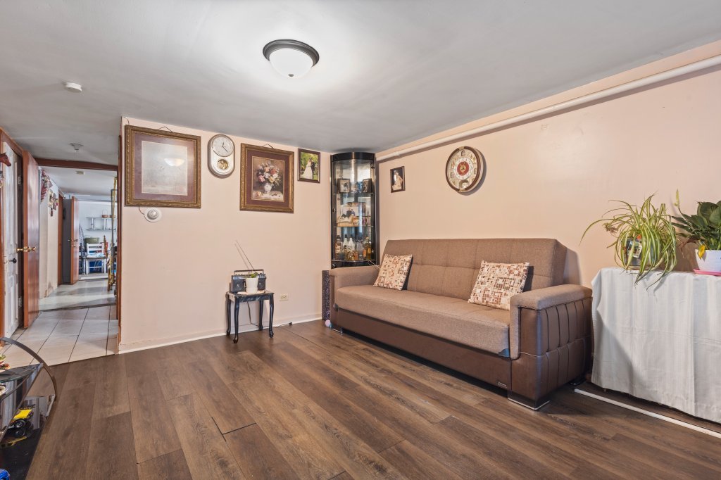 2711 S Hamlin Avenue