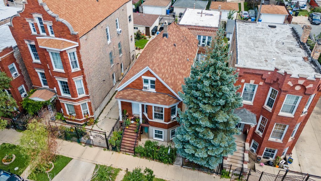 2711 S Hamlin Avenue