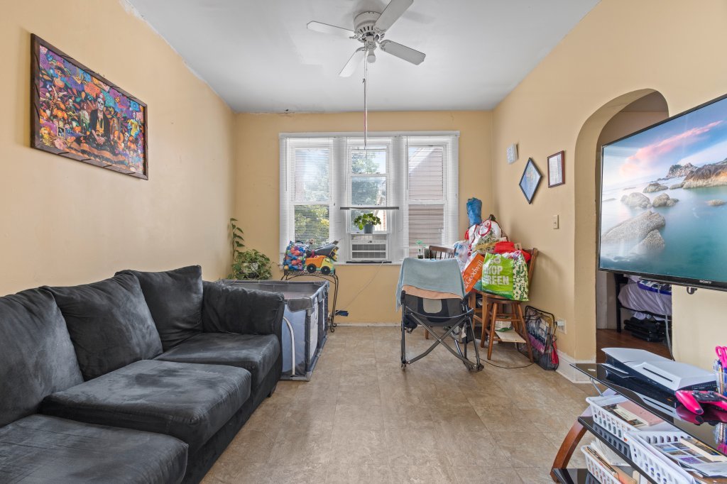 2711 S Hamlin Avenue