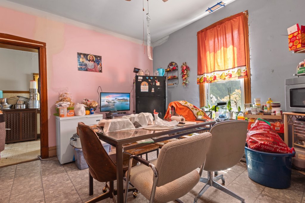 2711 S Hamlin Avenue