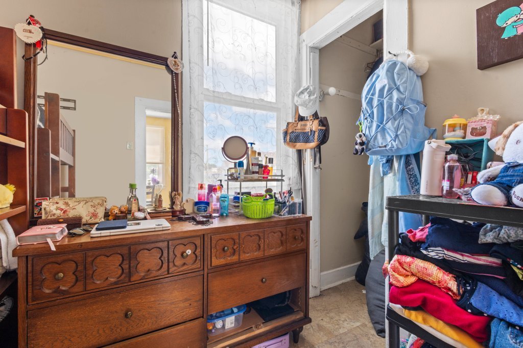 2711 S Hamlin Avenue