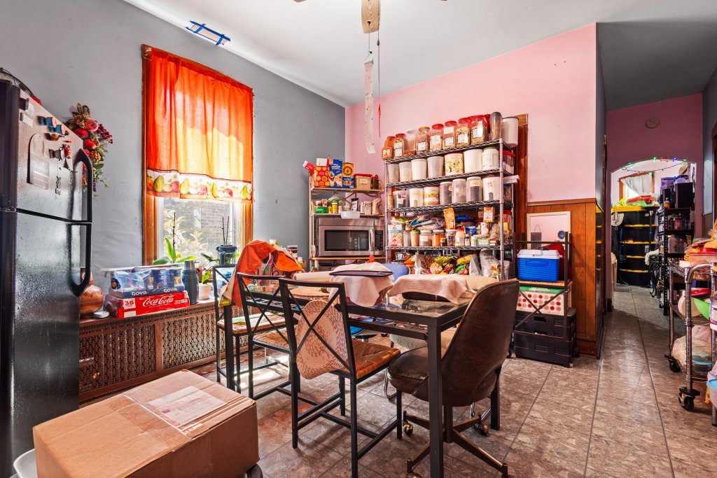 2711 S Hamlin Avenue