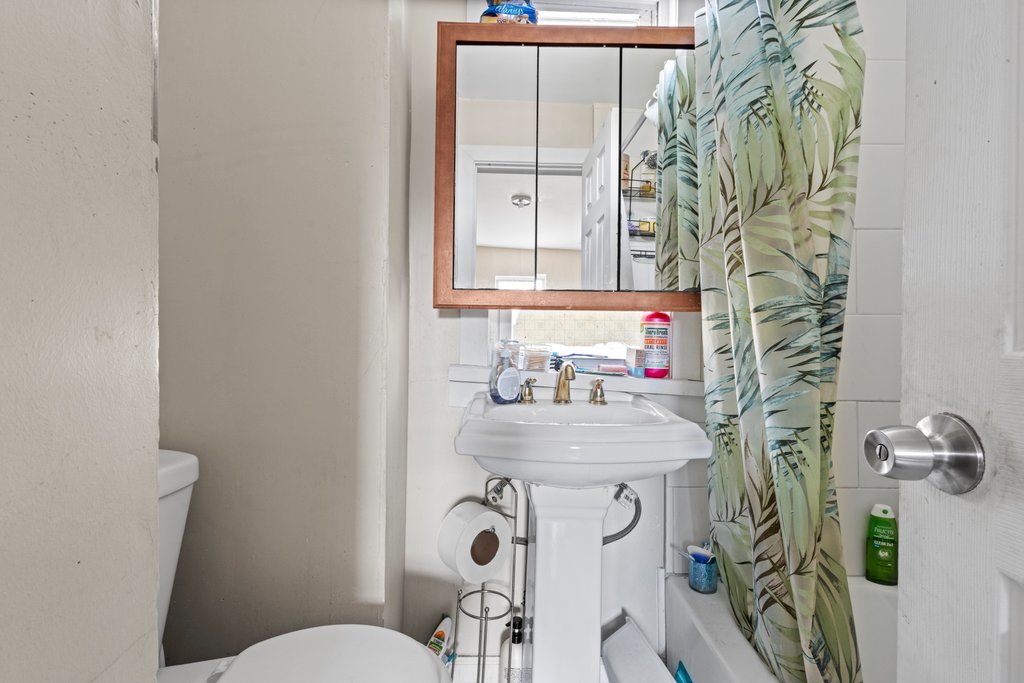 2711 S Hamlin Avenue