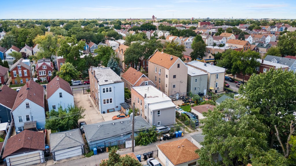 2711 S Hamlin Avenue