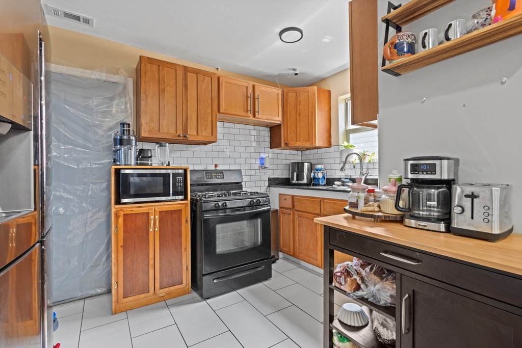 2711 S Hamlin Avenue