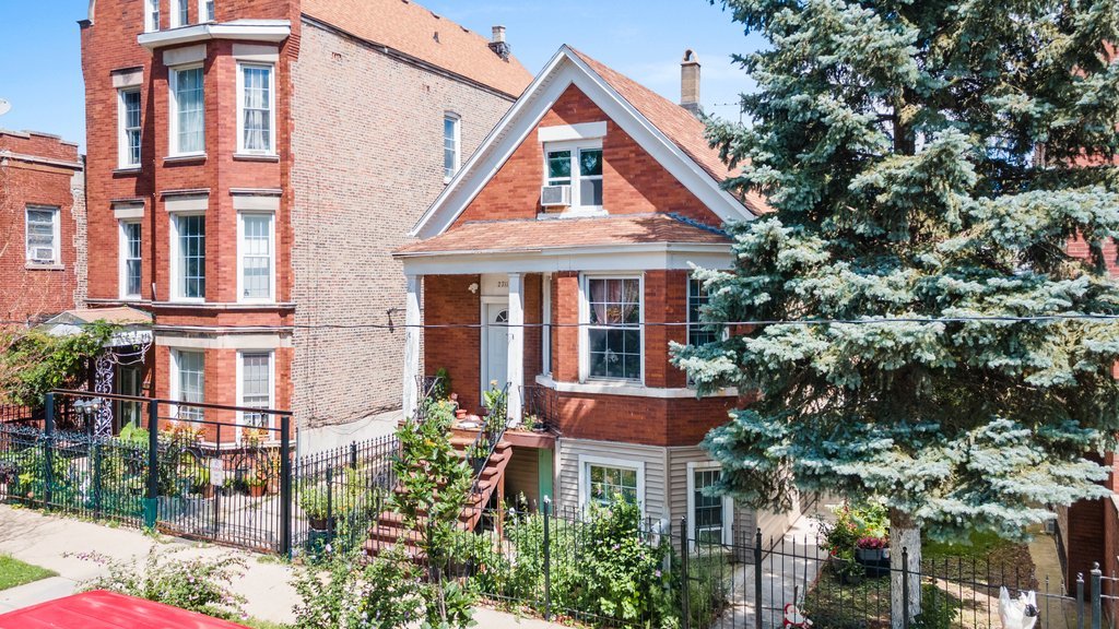 2711 S Hamlin Avenue