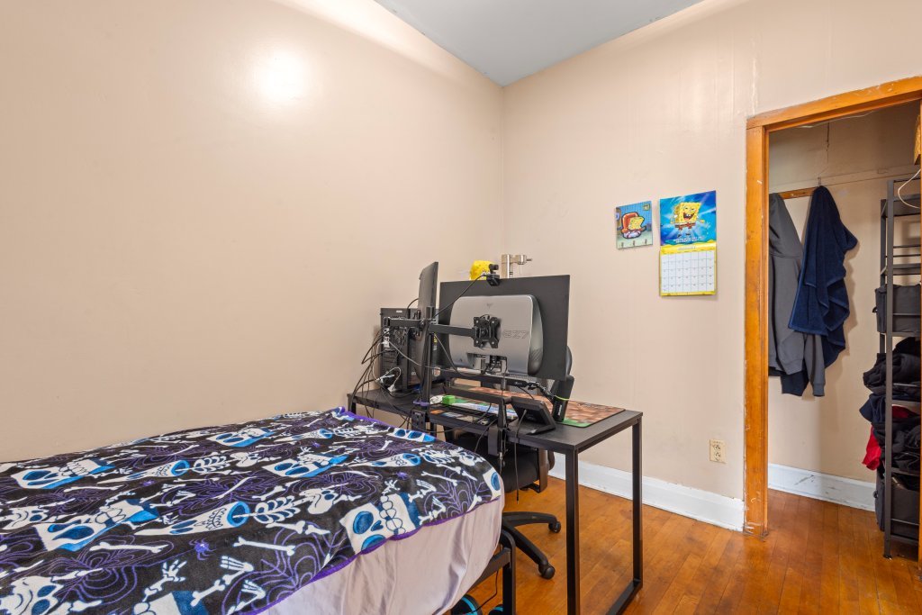 2711 S Hamlin Avenue