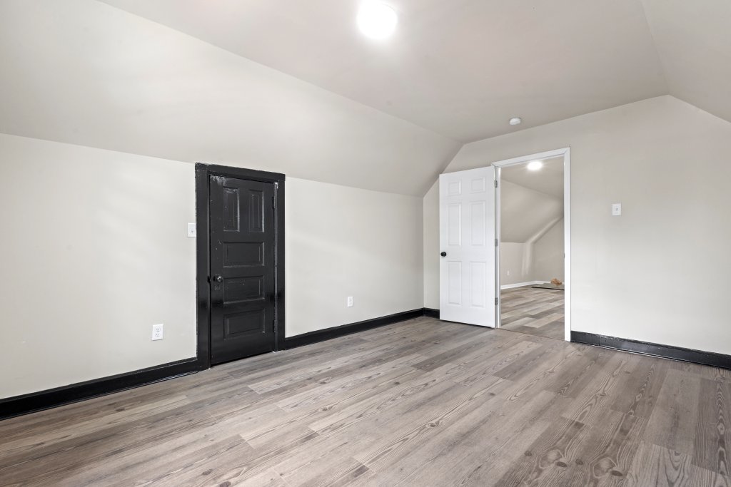 2711 S Hamlin Avenue