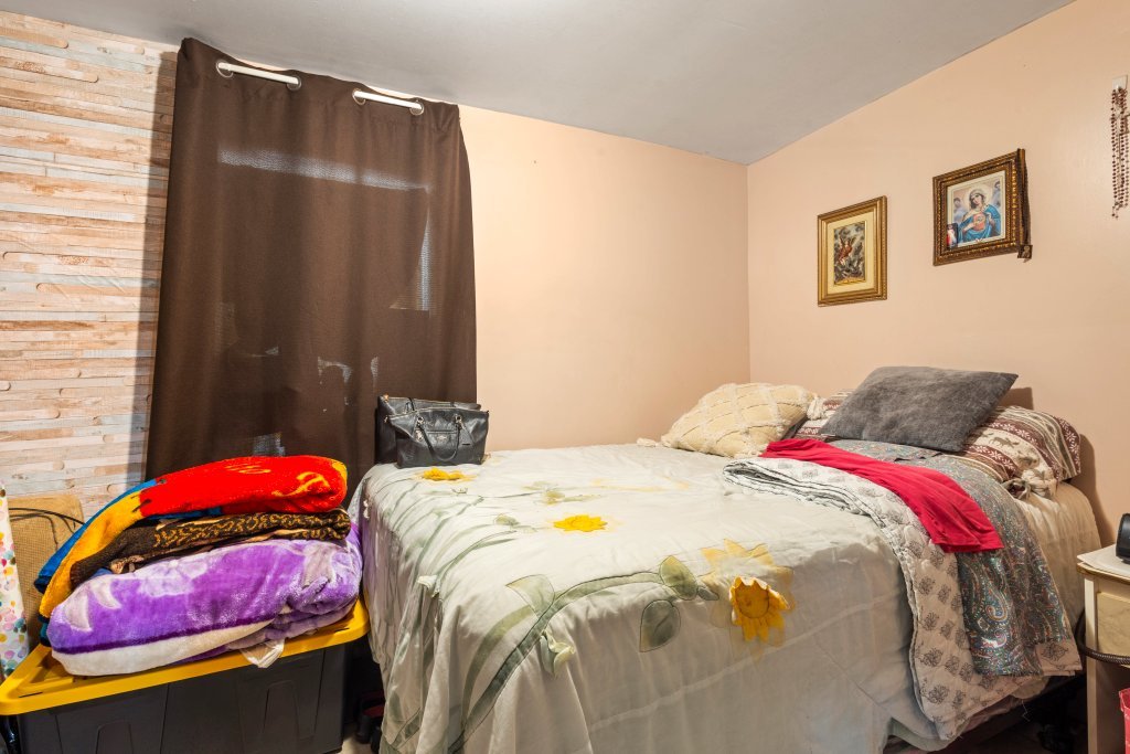 2711 S Hamlin Avenue