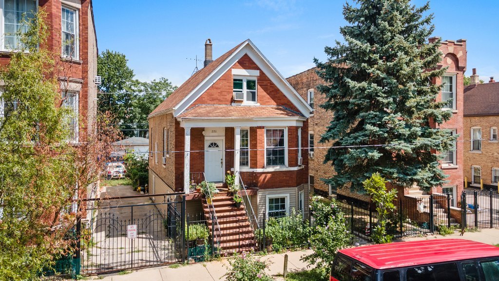 2711 S Hamlin Avenue