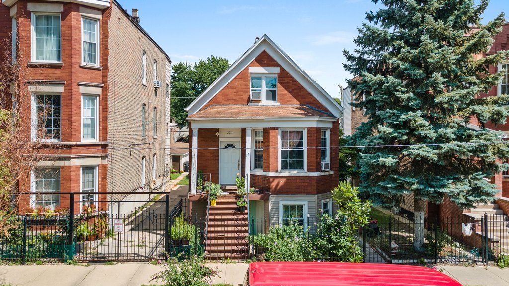 2711 S Hamlin Avenue