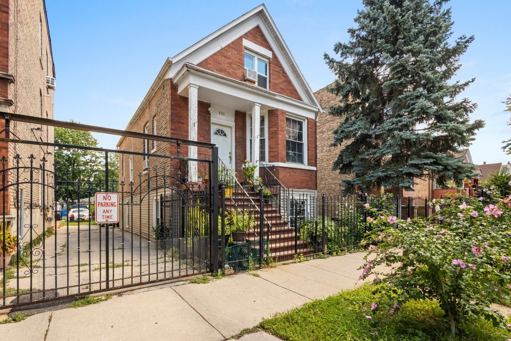 2711 S Hamlin Avenue