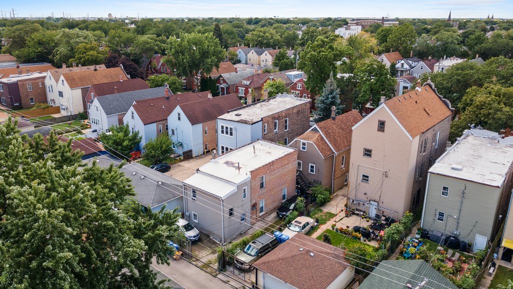 2711 S Hamlin Avenue