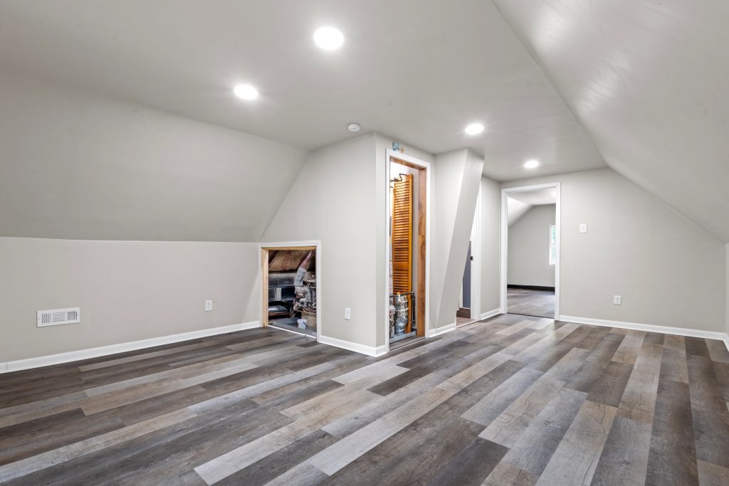 2711 S Hamlin Avenue