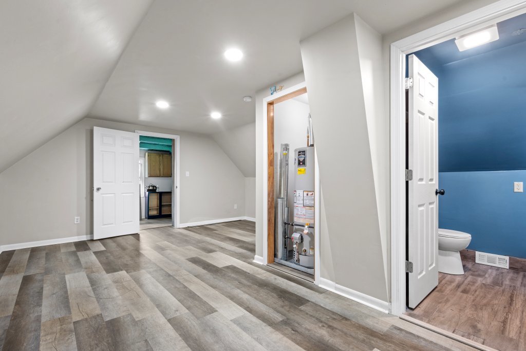 2711 S Hamlin Avenue