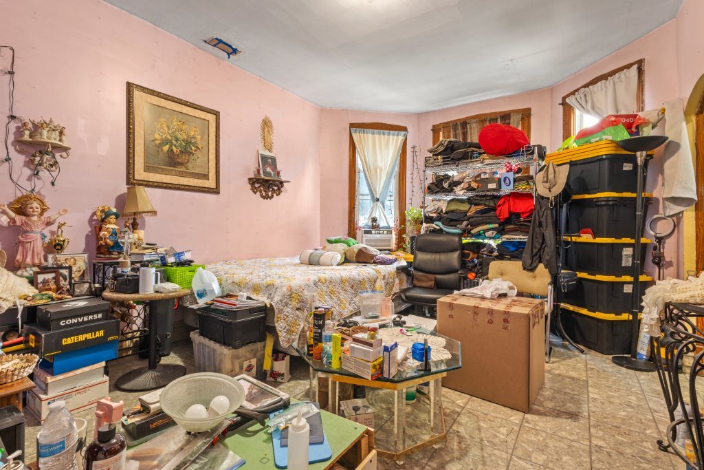 2711 S Hamlin Avenue