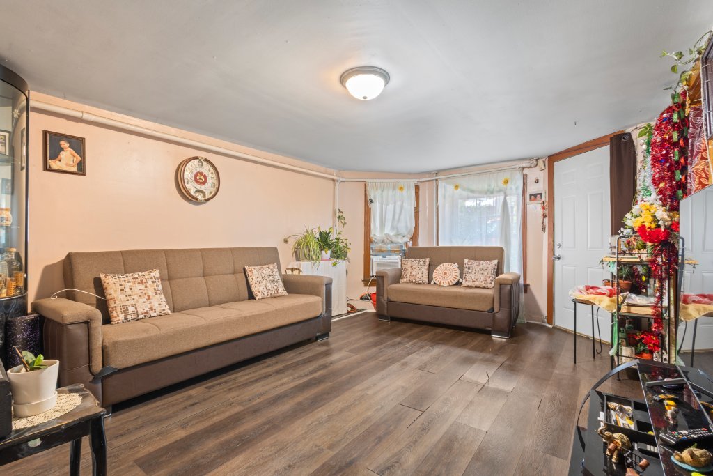 2711 S Hamlin Avenue