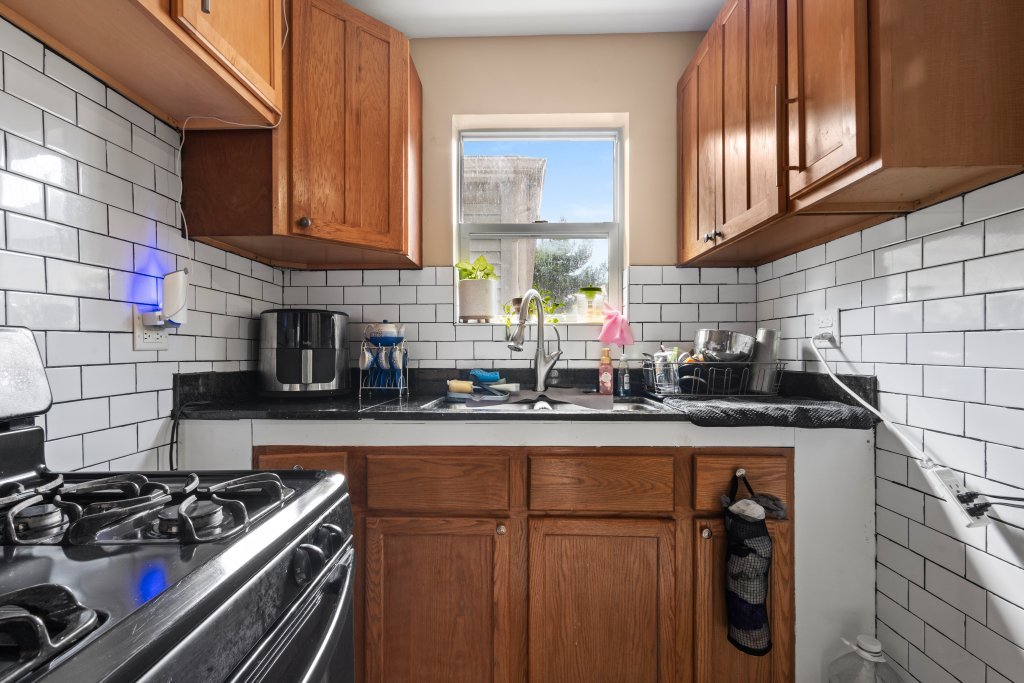 2711 S Hamlin Avenue