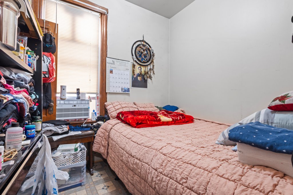 2711 S Hamlin Avenue