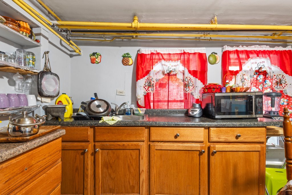 2711 S Hamlin Avenue