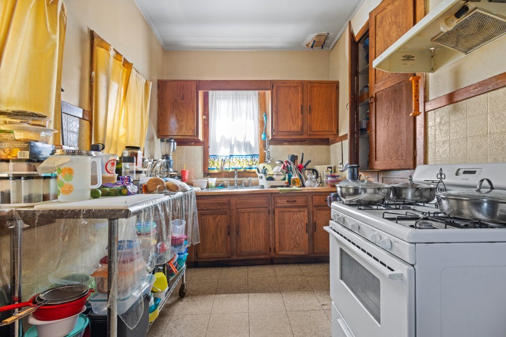 2711 S Hamlin Avenue