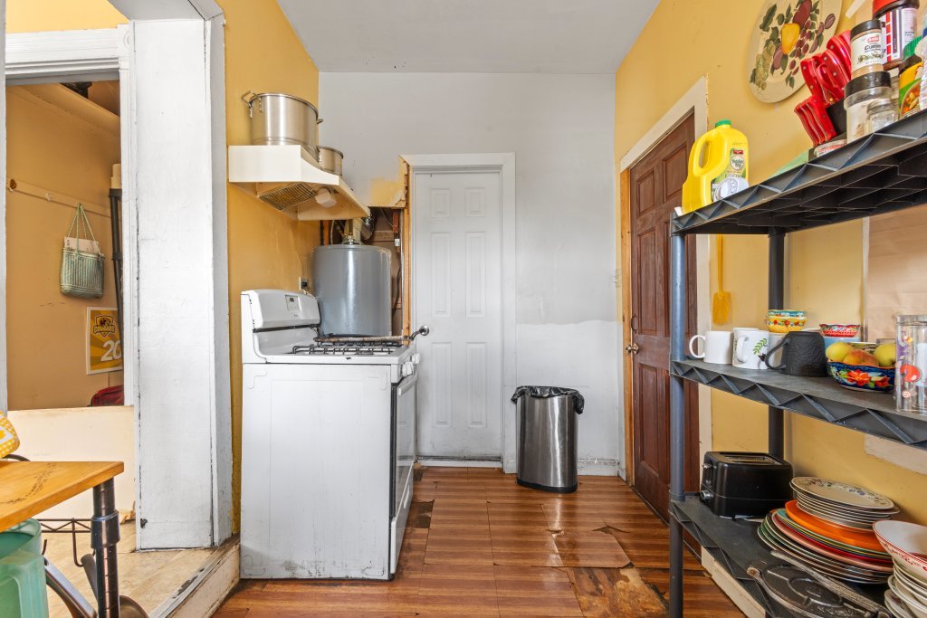 2711 S Hamlin Avenue