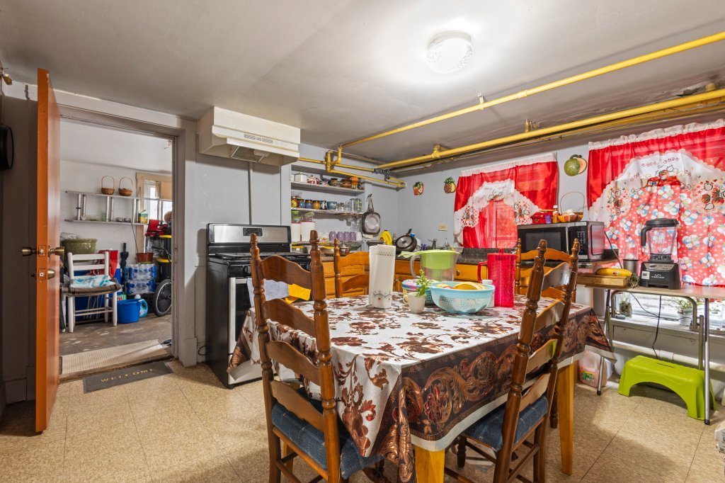 2711 S Hamlin Avenue