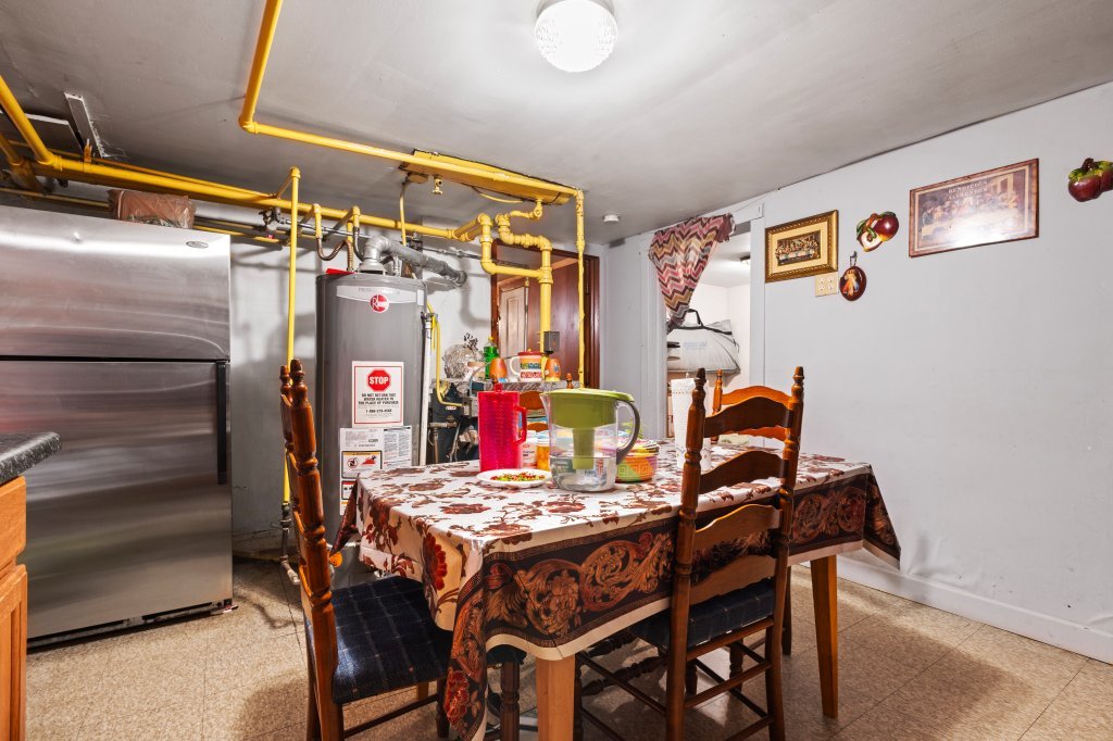 2711 S Hamlin Avenue