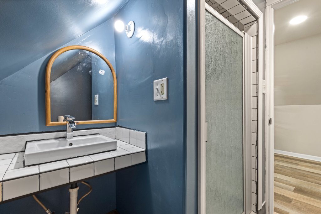 2711 S Hamlin Avenue