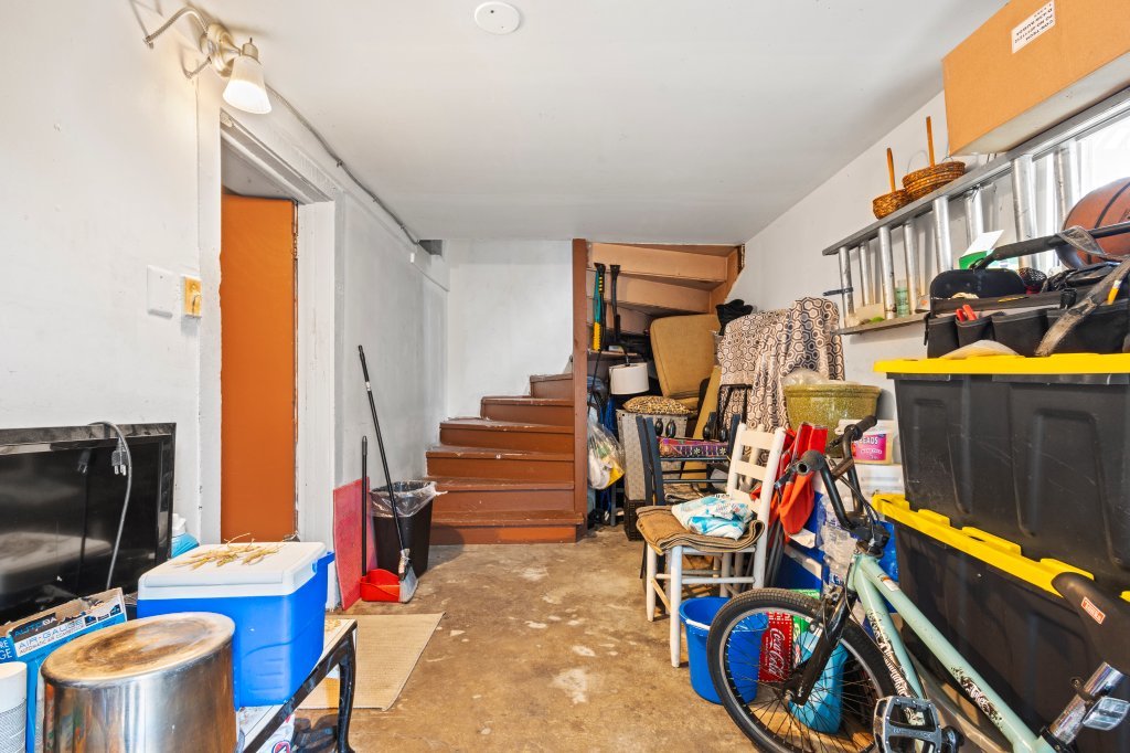 2711 S Hamlin Avenue