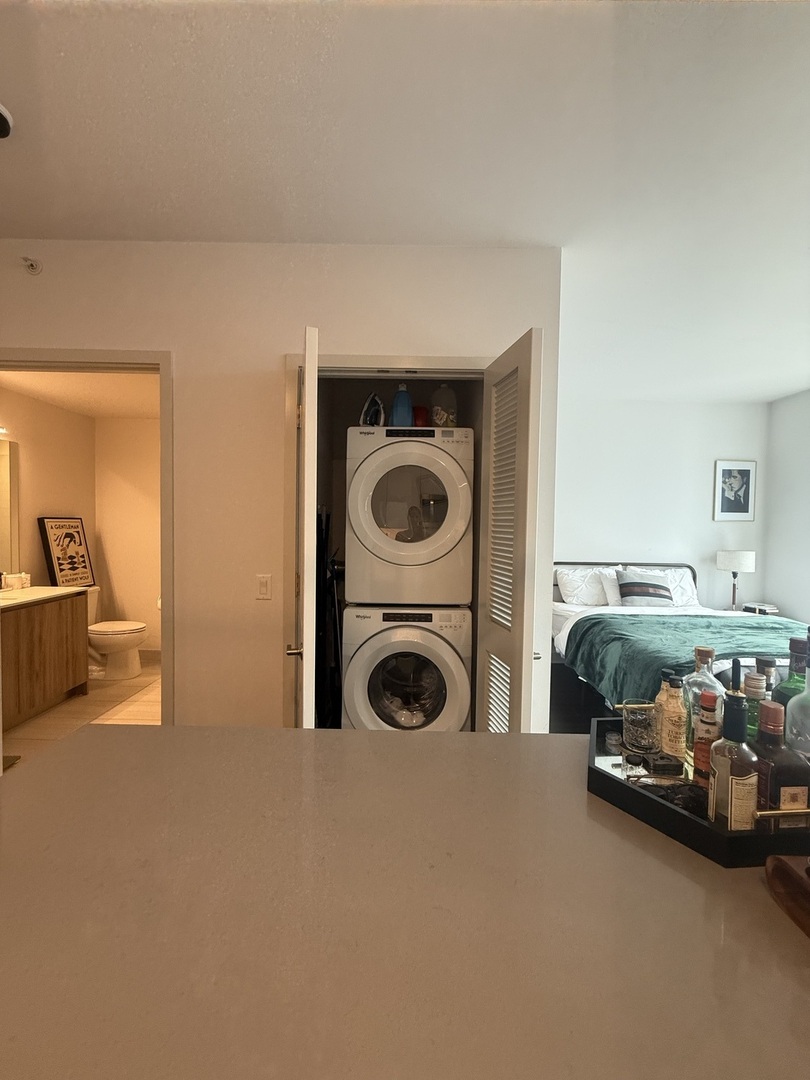 313 W Wolf Point Plaza Unit: 1607