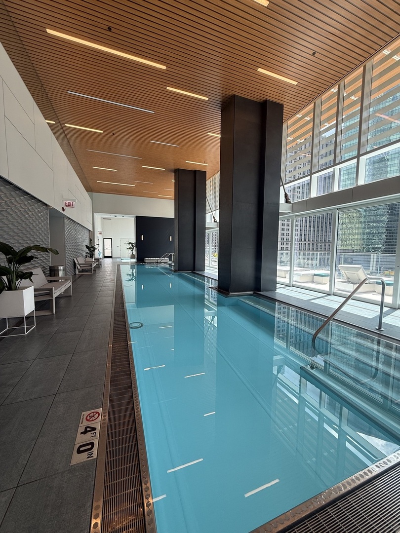 313 W Wolf Point Plaza Unit: 1607