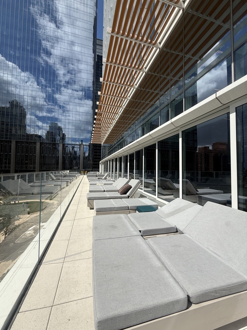 313 W Wolf Point Plaza Unit: 1607