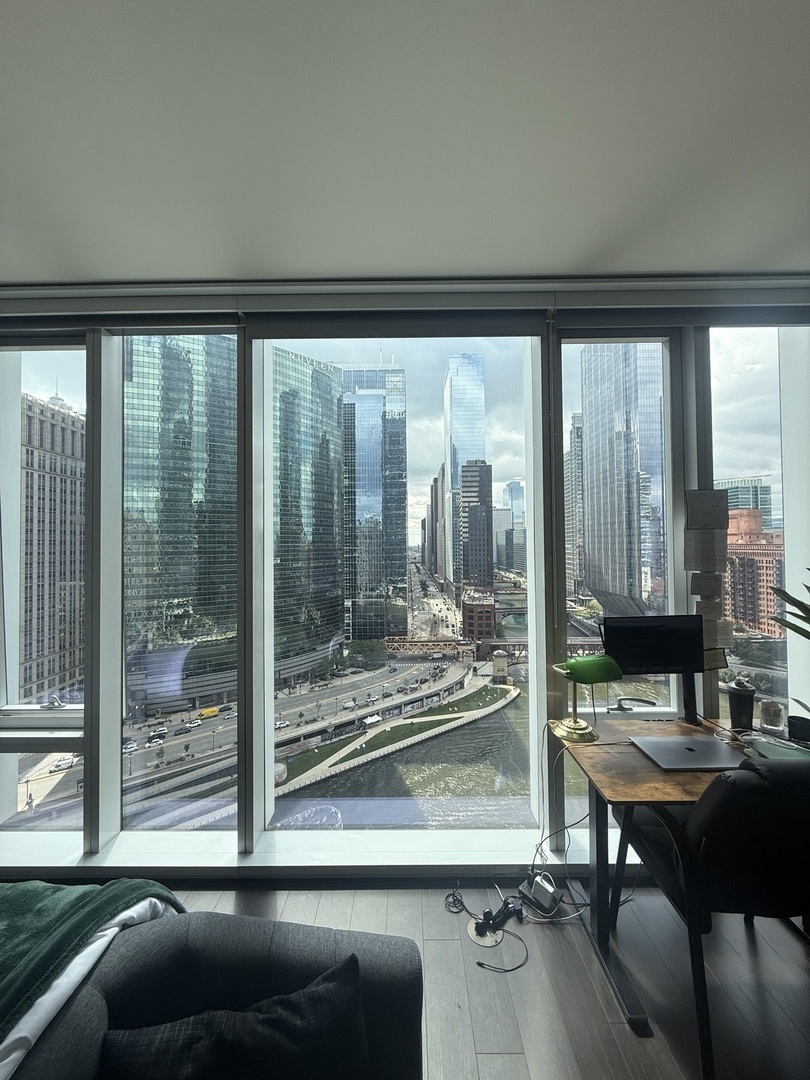 313 W Wolf Point Plaza Unit: 1607