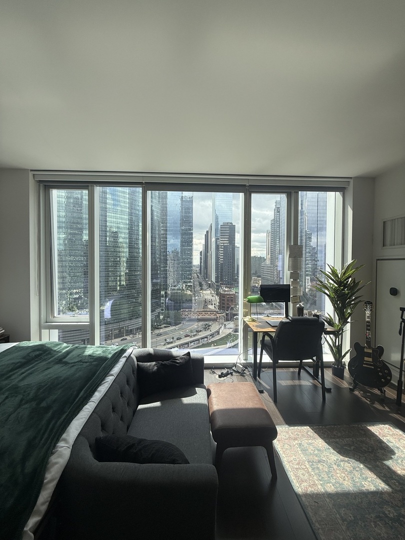 313 W Wolf Point Plaza Unit: 1607