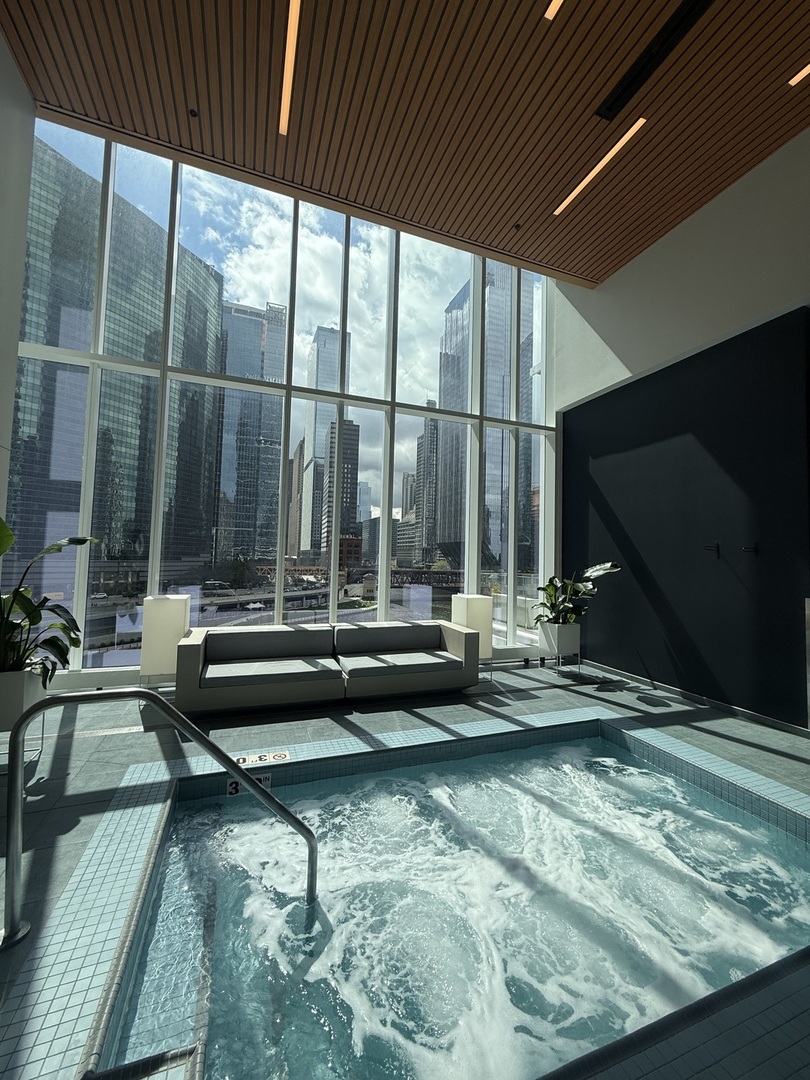 313 W Wolf Point Plaza Unit: 1607