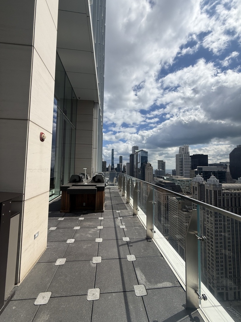 313 W Wolf Point Plaza Unit: 1607