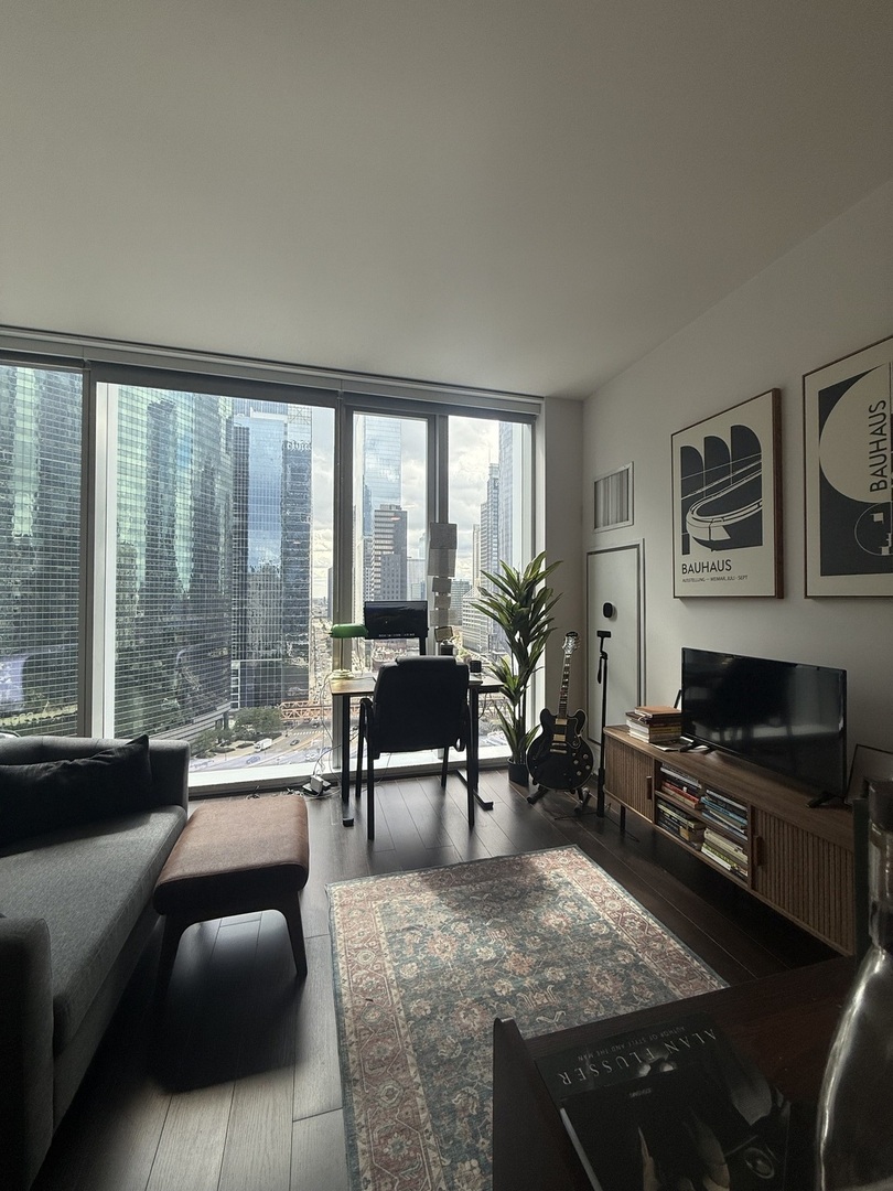 313 W Wolf Point Plaza Unit: 1607