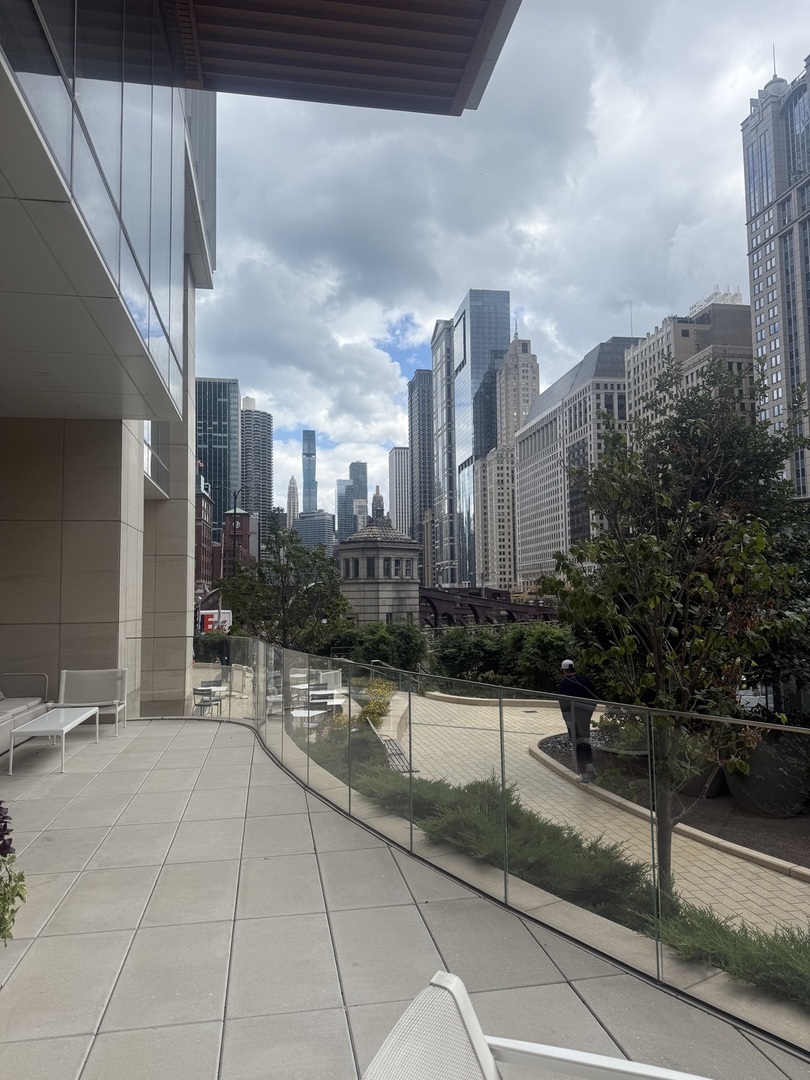 313 W Wolf Point Plaza Unit: 1607