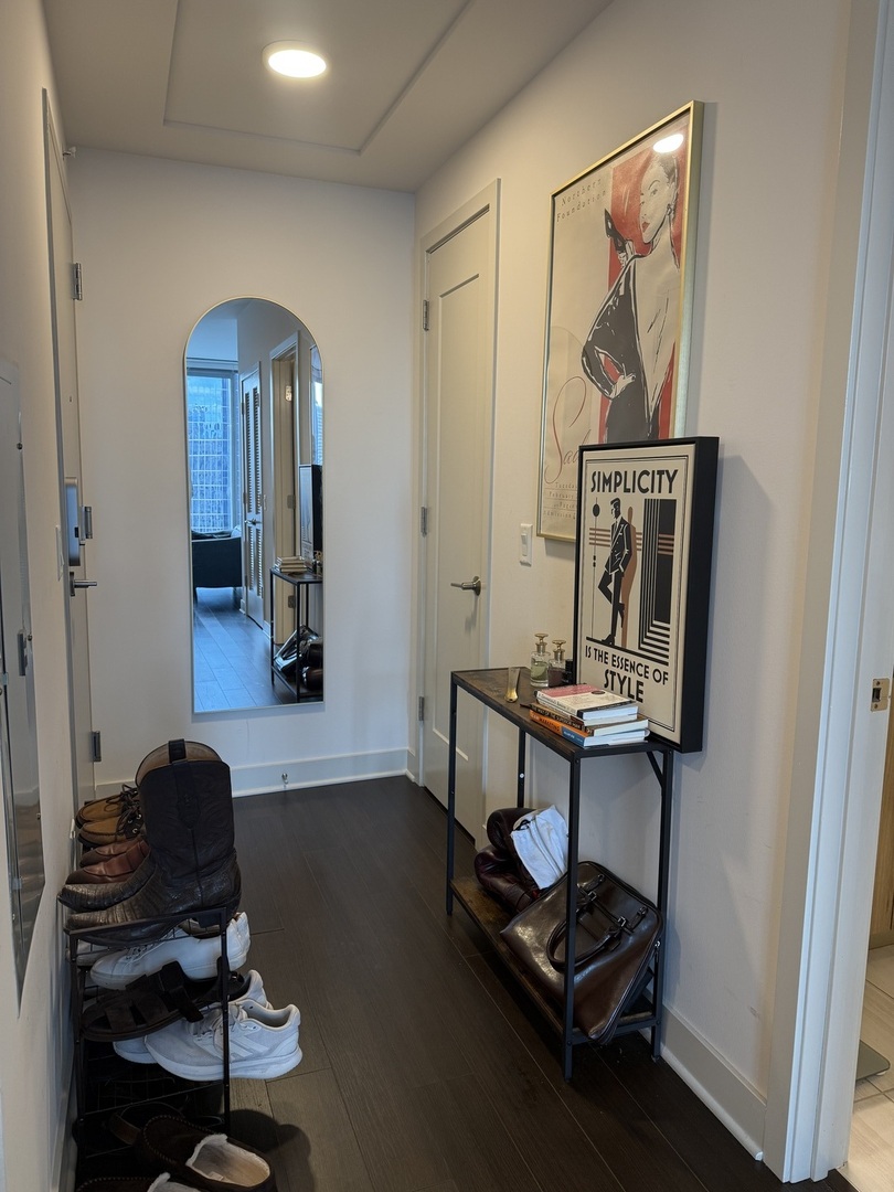 313 W Wolf Point Plaza Unit: 1607