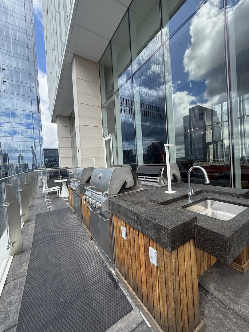 313 W Wolf Point Plaza Unit: 1607