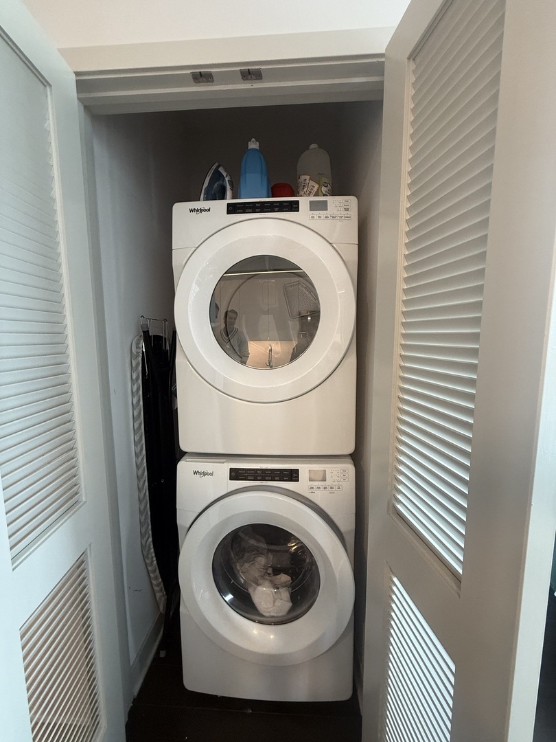 313 W Wolf Point Plaza Unit: 1607