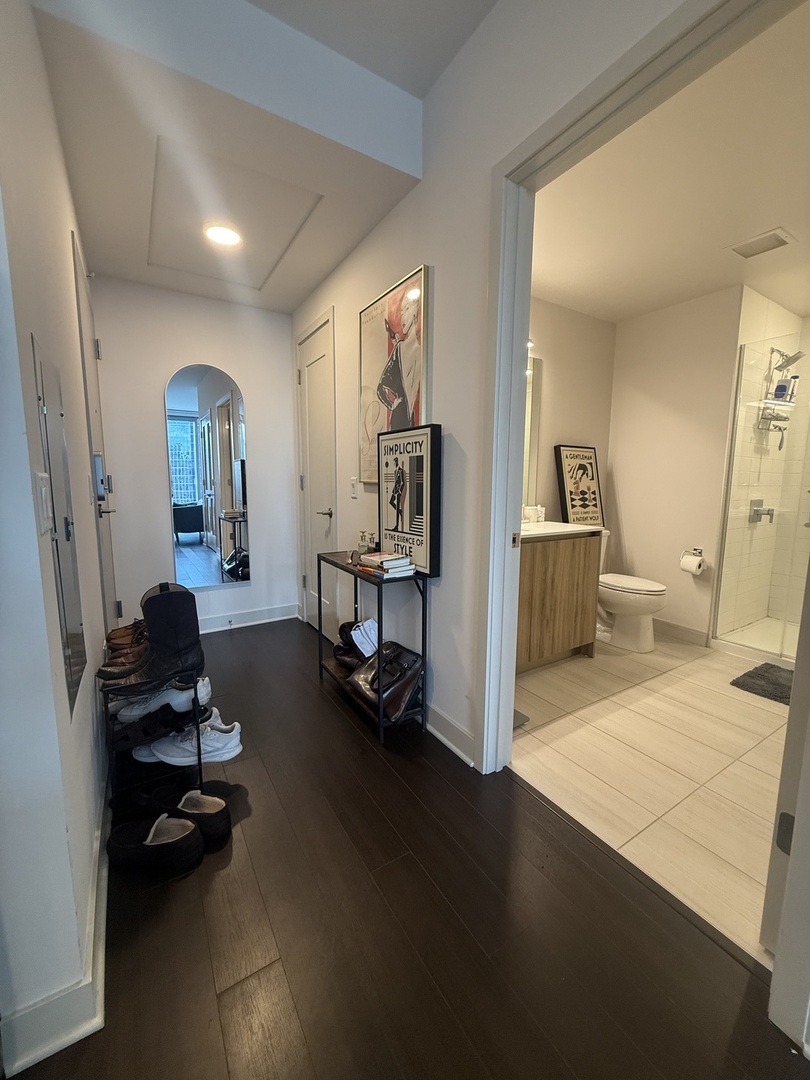 313 W Wolf Point Plaza Unit: 1607