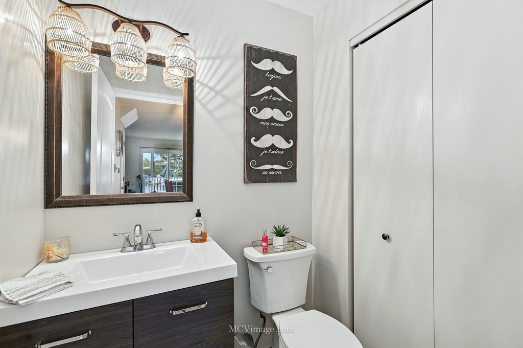 10015 Cambridge Drive