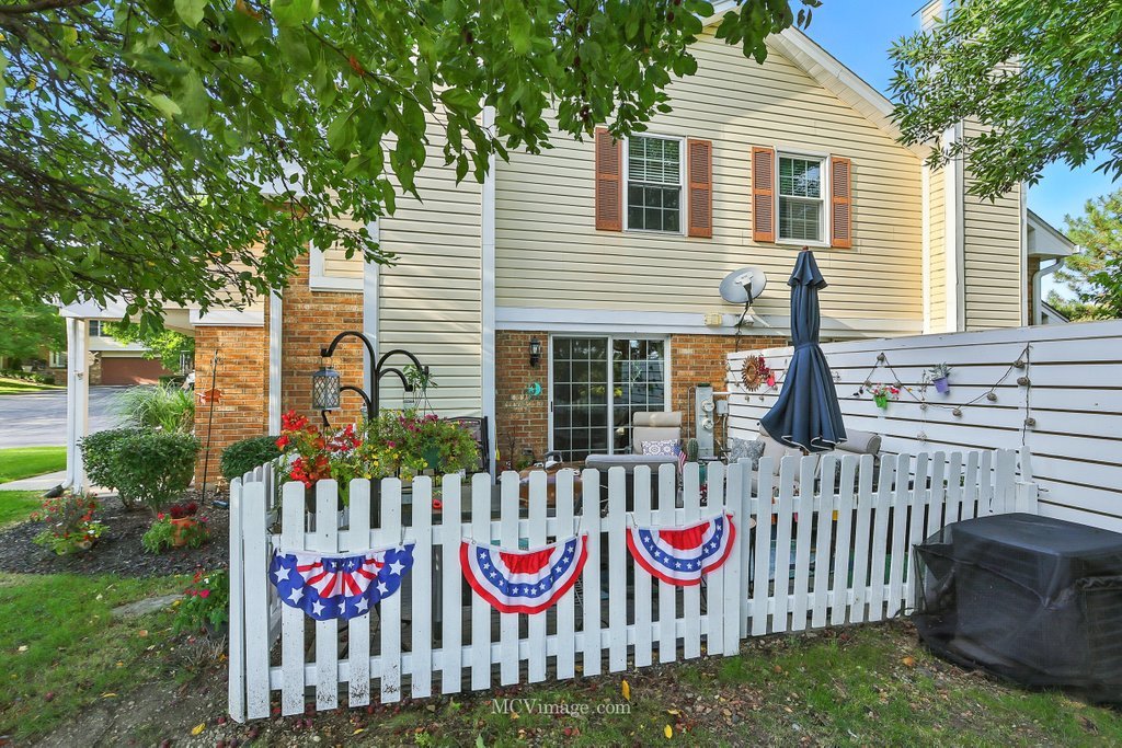 10015 Cambridge Drive