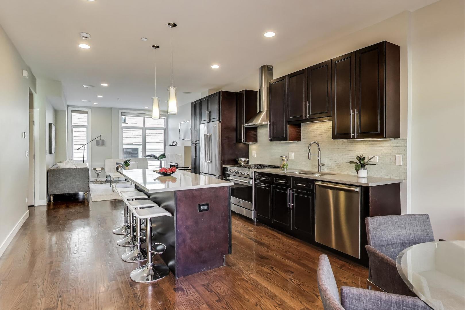 2823 N OAKLEY Avenue Unit: K