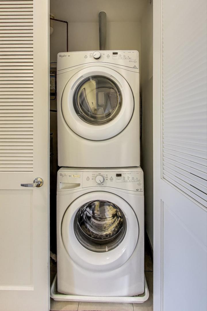 2823 N OAKLEY Avenue Unit: K