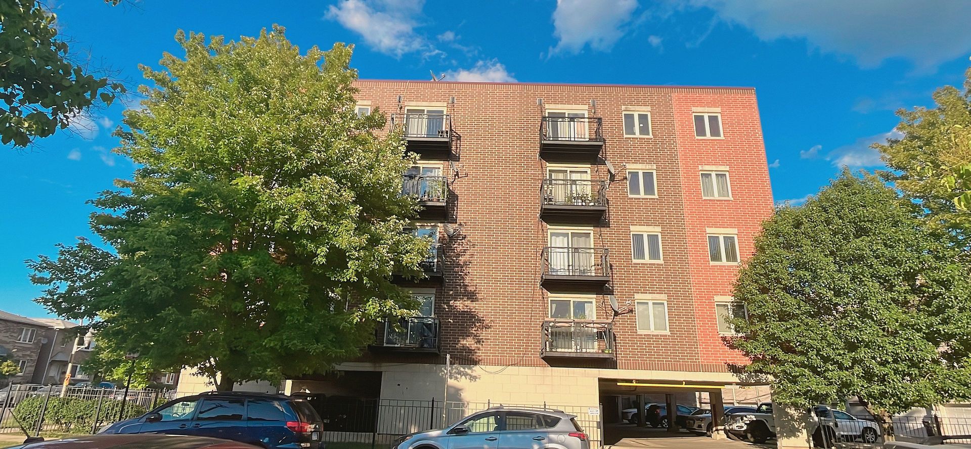 475 W 24th Street Unit: 2A