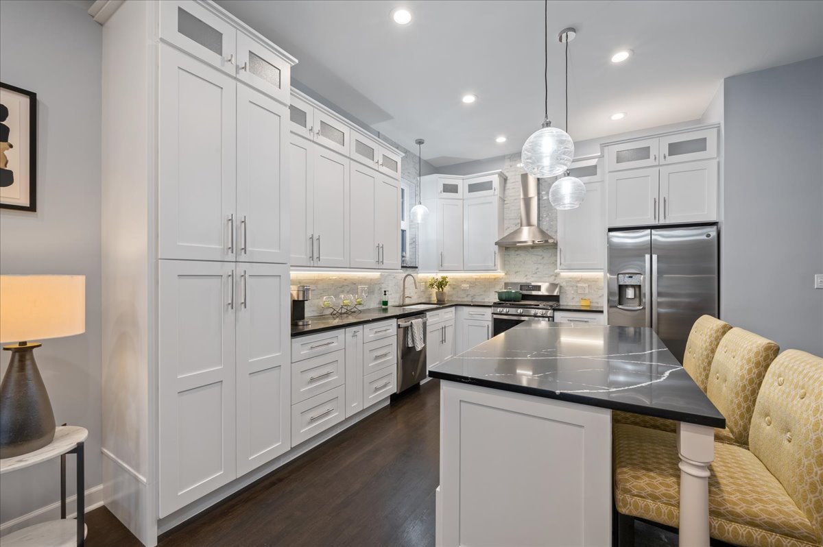1725 N Sheffield Avenue Unit: 1